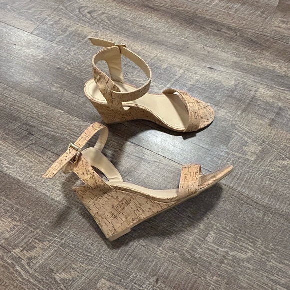 Lulus Shoes - Lulus cork wedge, size 9